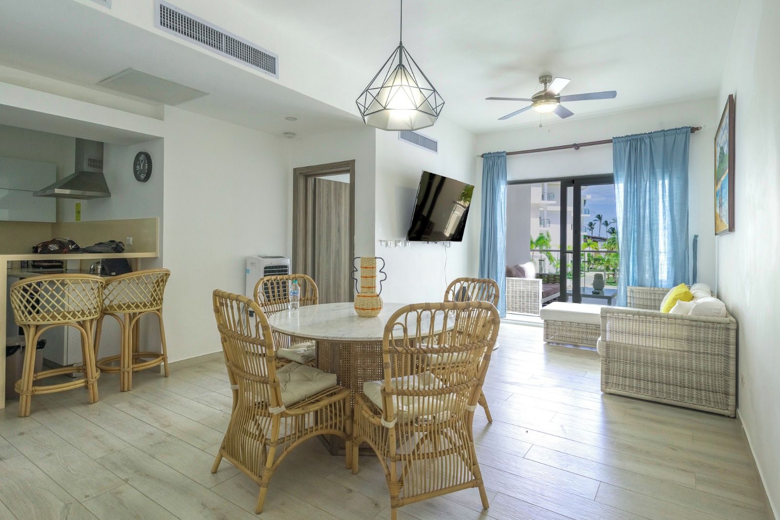 Condo | Área de estar | Smart TV 50 polegadas com canais a cabo, TV