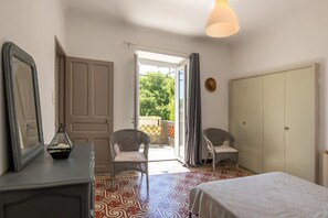 2 makuuhuonetta, silitysrauta/-lauta, vauvan matkasänky, ilmainen Wi-Fi