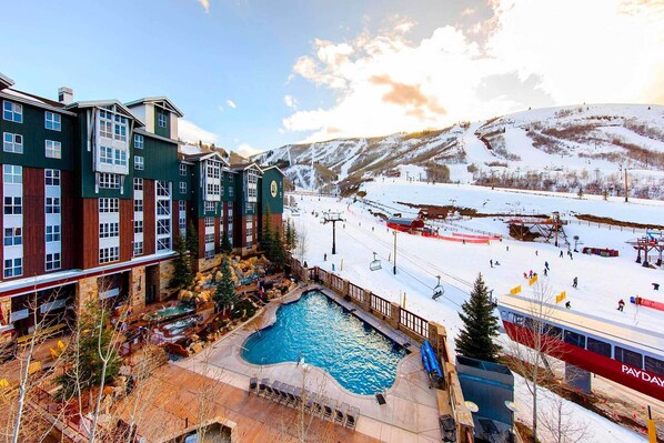A heated pool - Marriott MountainSide - Ski-In & Ski-Out - Great Amenities - Sleeps 4! (Park City)