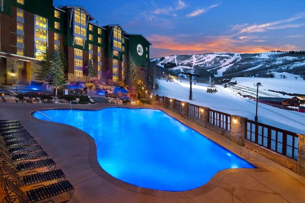 A heated pool - Marriott MountainSide - Ski-In & Ski-Out - Great Amenities - Sleeps 4! (Park City)