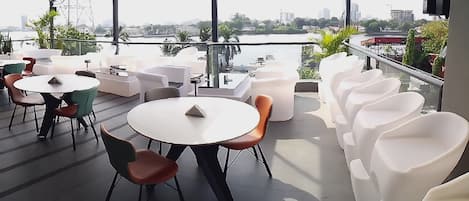 On the beach, white sand, free beach shuttle, beach bar