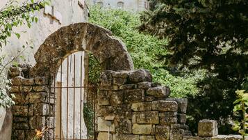 Enceinte de lâhĂ©bergement