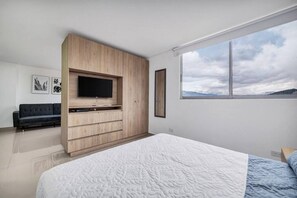 Schreibtisch, Bügeleisen/Bügelbrett, Reisekinderbett, kostenloses WLAN