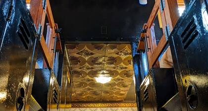 Orient Express at Olympic Railway Inn - Pet Friendly