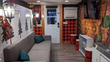 Televisio, pöytäjalkapallopöytä, kirjoja