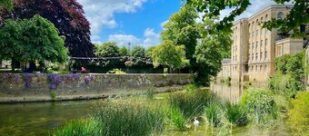 Cosy 3-bedroom home with garden and log burner, close to the City of Bath.