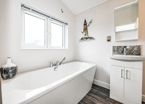 Bathroom - 2 bedroom accommodation in Carnforth (Carnforth)