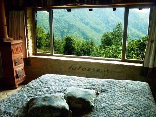 Small house surrounded by nature - lafossa.eu