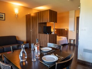 Dining - Studio in Jausiers with terrace, wifi and pets allowed (Jausiers)