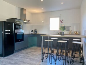 Fridge, microwave, oven, dishwasher