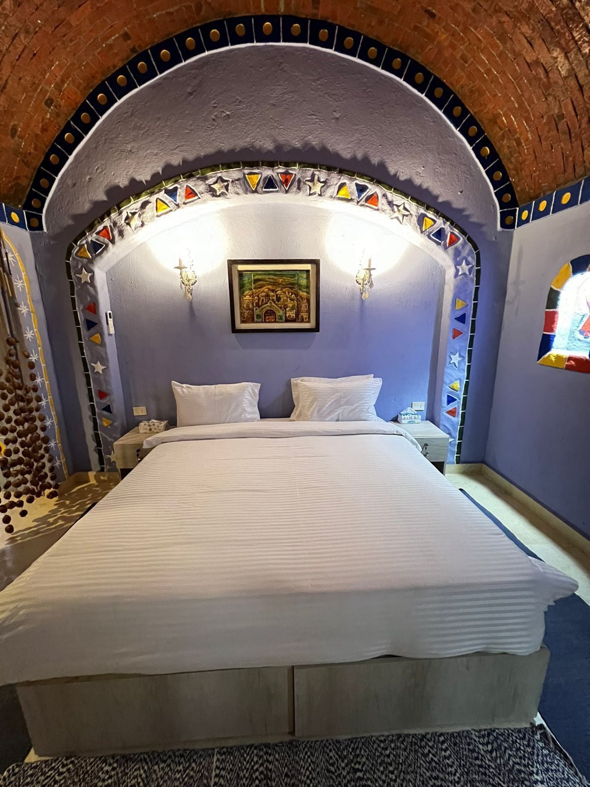 Alpehytte – comfort, 1 soverom, elveutsikt, executive-nivå | Senger med overmadrass, minibar og individuelt dekorert