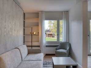 TV - Charming Renovated Studio with Terrace & Garden, 400m from Ski Slopes – Megeve Mont d'Arbois (Megève)