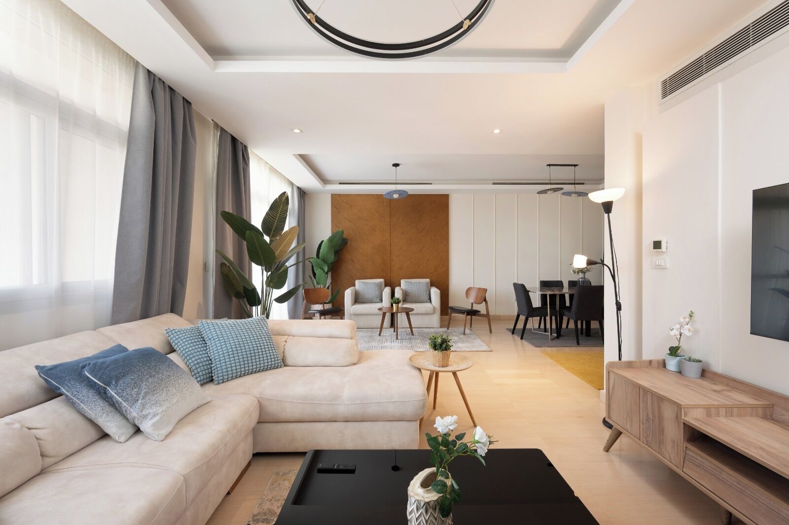 Apartamento Confort | Zona de estar | Smart TV de 55 pulgadas con canales por satélite, una televisión