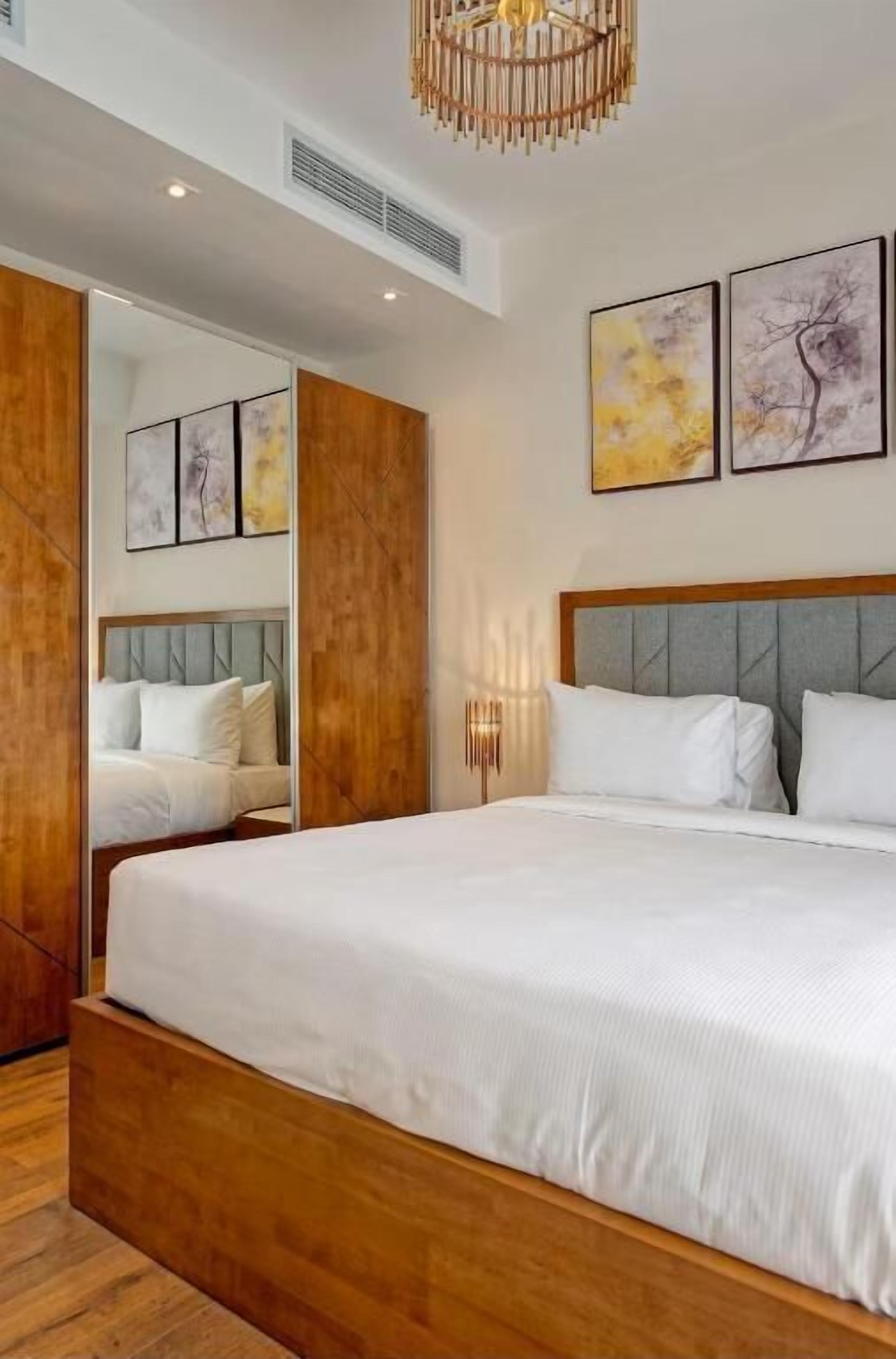 Apartemen Mewah, 2 kamar tidur, pemandangan kota | Seprai katun Mesir, seprai premium, dan tempat tidur Select Comfort
