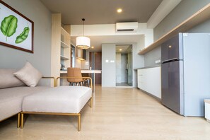 Executive Double Room | Minibar, desk, free WiFi, bed sheets - Areca Hotel (Yangon)