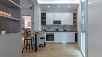 Micro-ondes, four, grille-pain