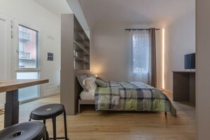 Iron/ironing board, internet, bed sheets