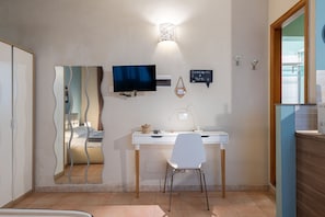Desk, iron/ironing board, Internet, bed sheets