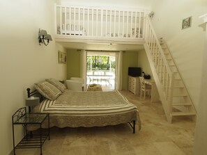 Desk, soundproofing, free WiFi, bed sheets - Le Mas Sans Soucis (Fayence)