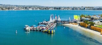 818 Portsmouth · Newly Remodeled Between Bay & Beach *Parking*Patio