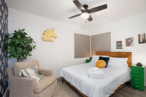 3 bedrooms, desk, iron/ironing board, travel cot