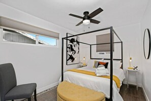 3 bedrooms, desk, iron/ironing board, travel crib