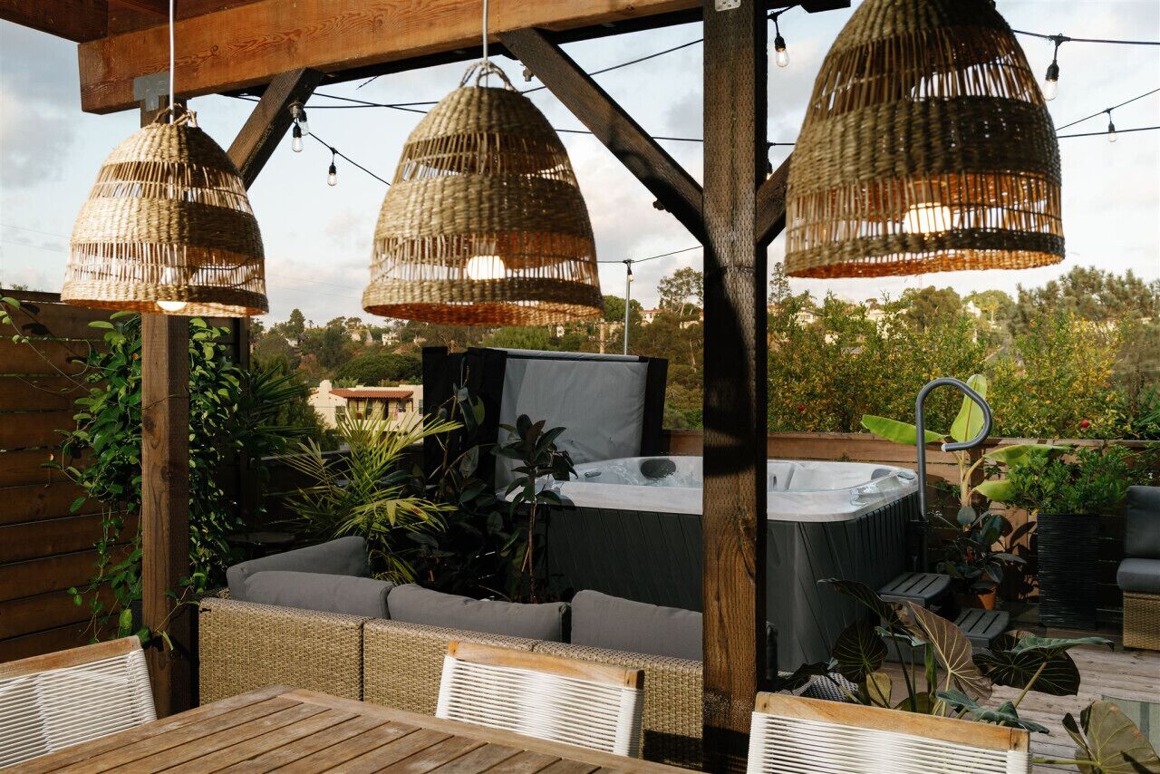 Outdoor spa tub