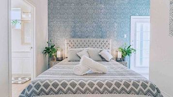 3 chambres, bureau, fer et planche Ă repasser, lit parapluie