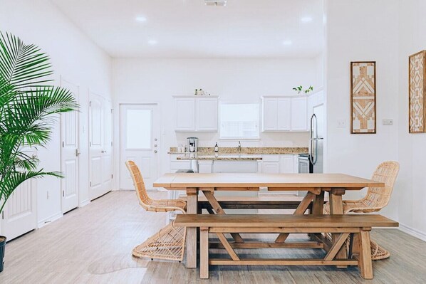 Dining - Corpus · Walk to Whitecap Beach Resort Retreat Heated Pool (Corpus Christi)