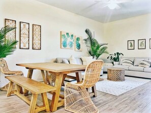 Dining - Corpus · Walk to Whitecap Beach Resort Retreat Heated Pool (Corpus Christi)