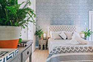 3 Schlafzimmer, Schreibtisch, Bügeleisen/Bügelbrett, Reisekinderbett