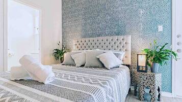 3 chambres, bureau, fer et planche Ă repasser, lit parapluie