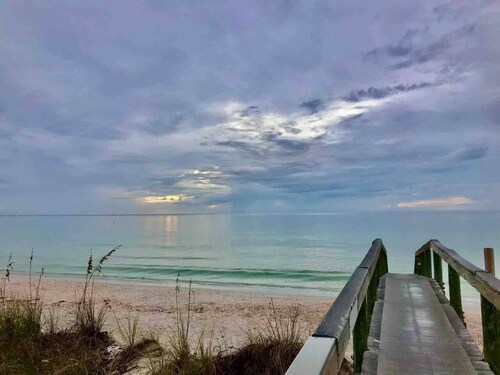 Downtown Cottage | Walk Everywhere, Park once