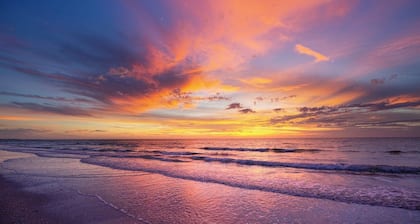 Stylish Retreat| Walk 2Dtwn+beach |Bikes+Patio