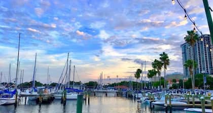 Stylish Retreat| Walk 2Dtwn+beach |Bikes+Patio