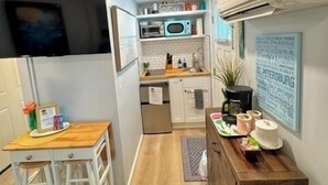 Kaffetrakter/tekoker, kjøleskap, mikrobølgeovn og ovn