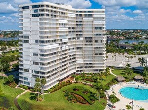 Exterior - Trendy Design in this Sassy Beachfront Condo (Marco Island)