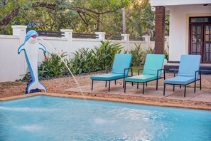 Außenpool, geöffnet von 08:00 Uhr bis 20:00 Uhr, Liegestühle