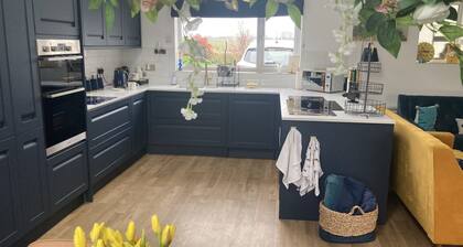 Quirky bungalow on coastal walk with distant sea views. Fully secure garden.