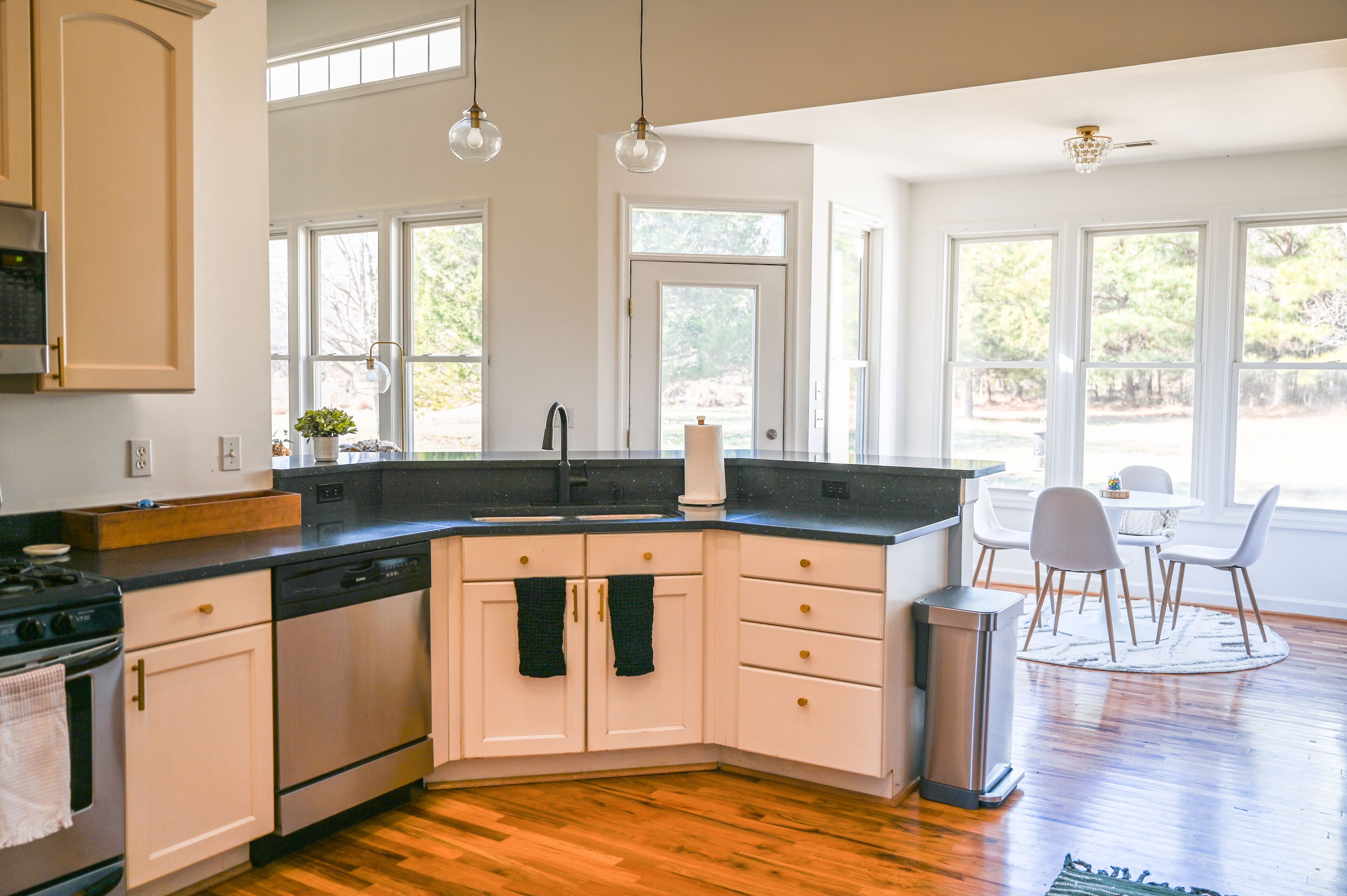 Geladeira, micro-ondas, fogão, cooktop