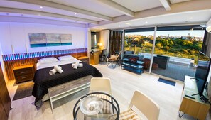 3 Schlafzimmer, Schreibtisch, Bügeleisen/Bügelbrett, WLAN