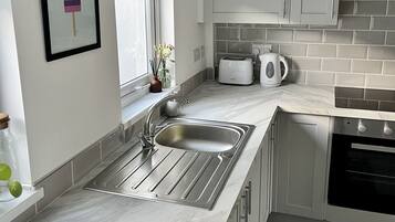 House | Private kitchen | Fridge, microwave, oven, stovetop