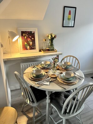 House | Dining - Cosy 2-bed House Close to Belfast City Centre (Belfast)