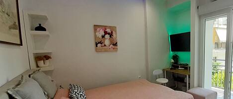 Bureau, fer et planche à repasser, Wi-Fi, draps fournis