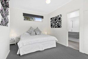 4 bedrooms, iron/ironing board, WiFi