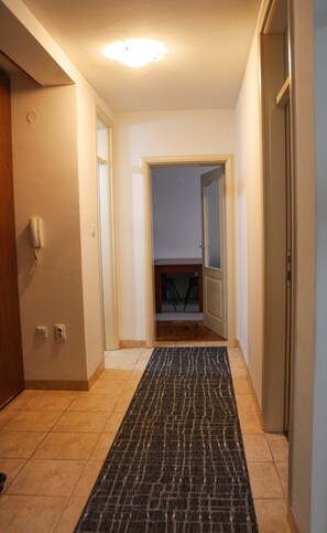 아파트, 퀸사이즈침대 2개 | 내부