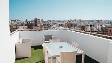 Deluxe Double Room | Terrace/patio