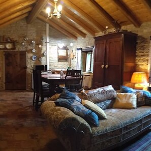 Fireplace - Romantic house in the woods - lafossa.eu
Breakfast included (Vetto)