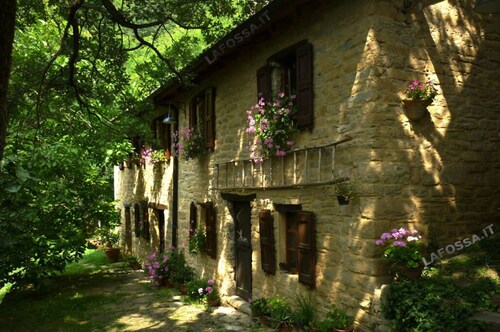 Romantic house in the woods - lafossa.eu