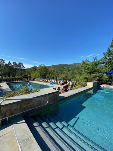 Luxury 3/3 Topnotch Townhouse